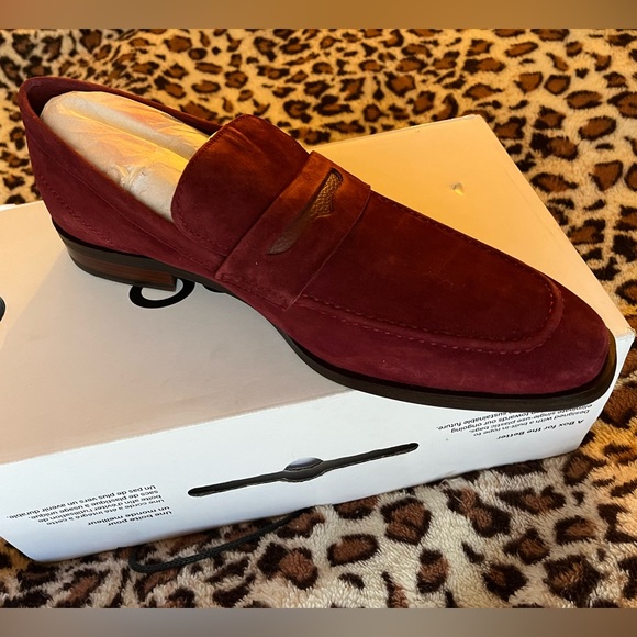 Men’s Chic Almond Toe Loafer - Picture 1 of 5